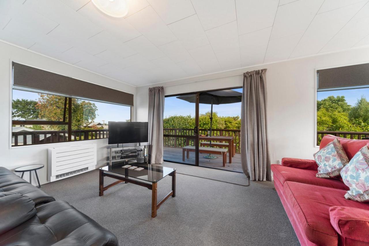 Rainbow Lake House - Lake Taupo Holiday Home Extérieur photo