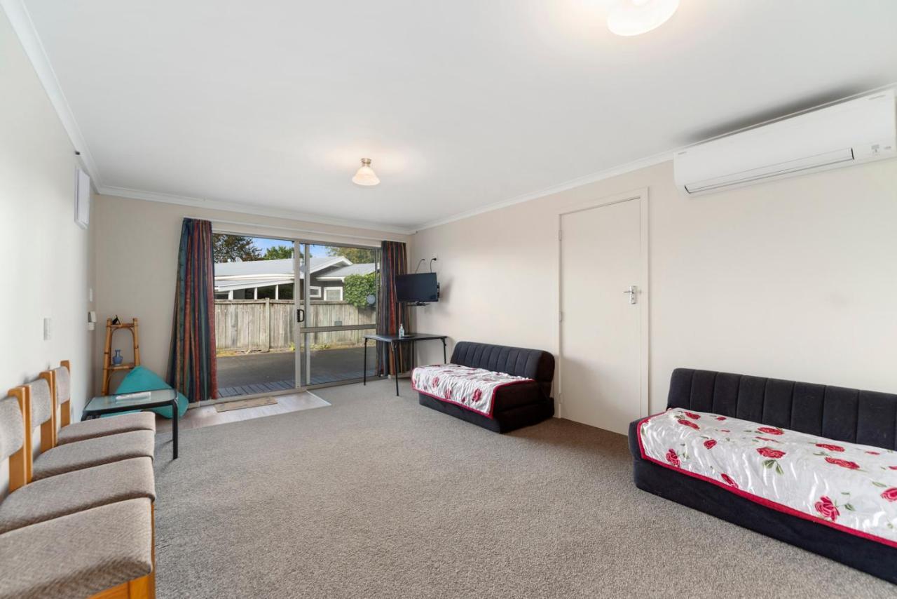 Rainbow Lake House - Lake Taupo Holiday Home Extérieur photo