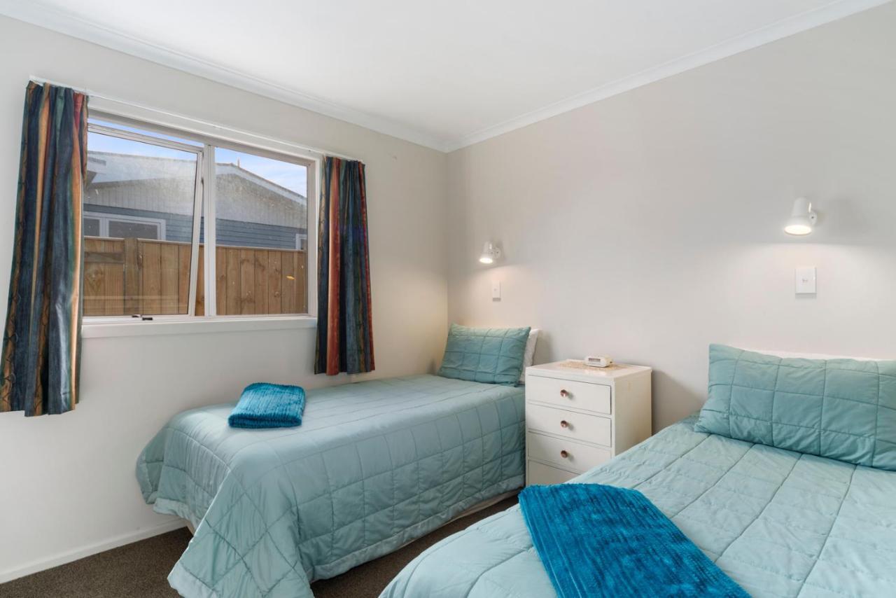 Rainbow Lake House - Lake Taupo Holiday Home Extérieur photo
