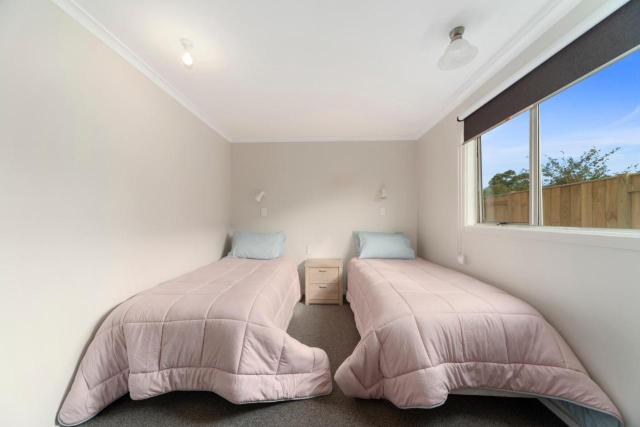 Rainbow Lake House - Lake Taupo Holiday Home Extérieur photo