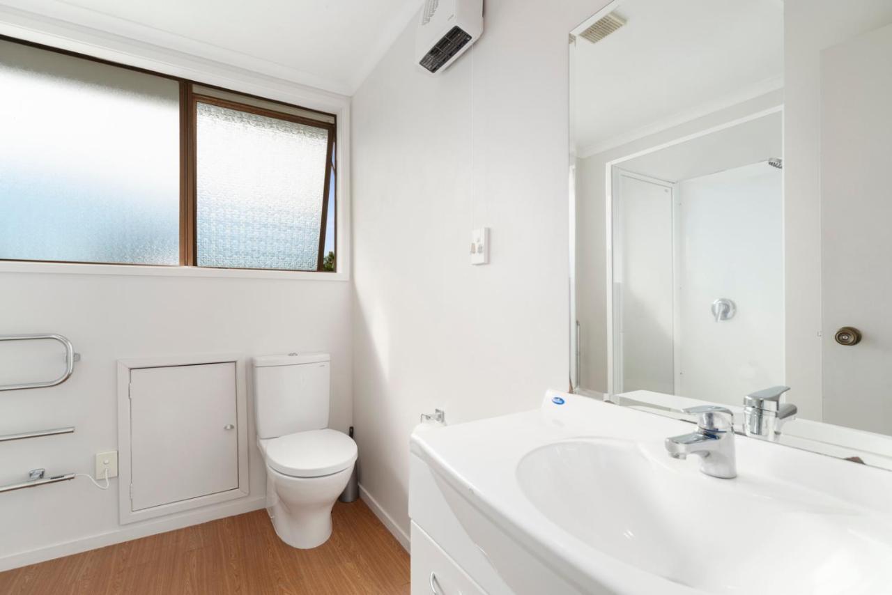 Rainbow Lake House - Lake Taupo Holiday Home Extérieur photo