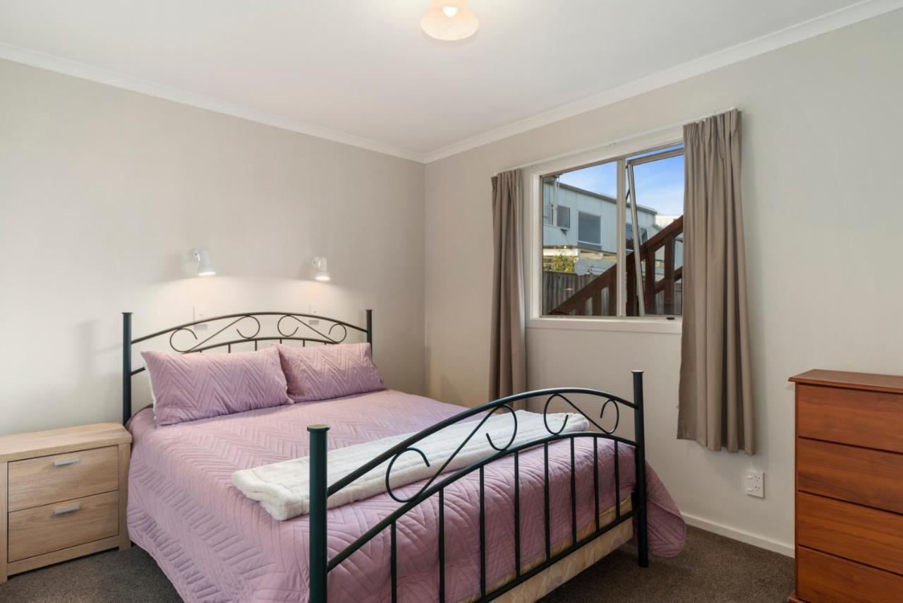 Rainbow Lake House - Lake Taupo Holiday Home Extérieur photo